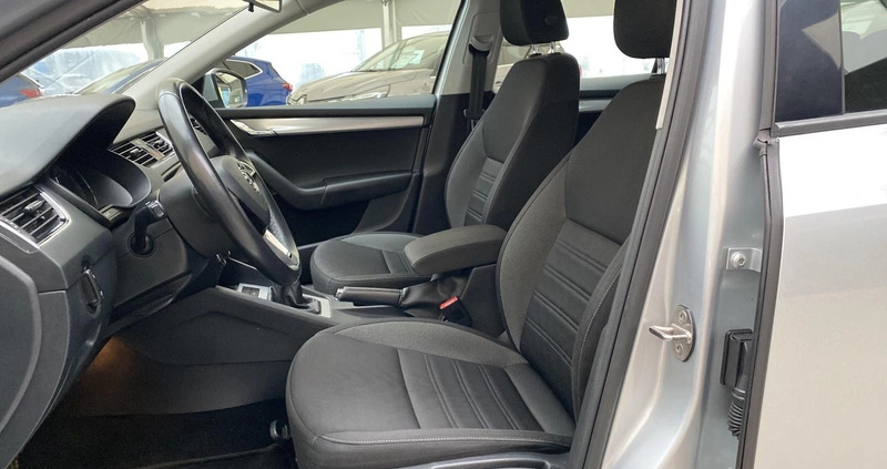 Skoda Octavia cena 49900 przebieg: 124110, rok produkcji 2018 z Gdańsk małe 211